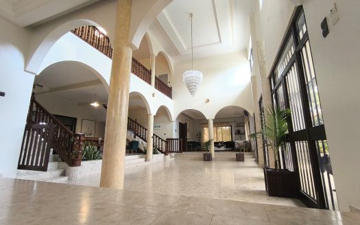 grande villa meublée avec grand jardin à Akpakpa quartier JAK